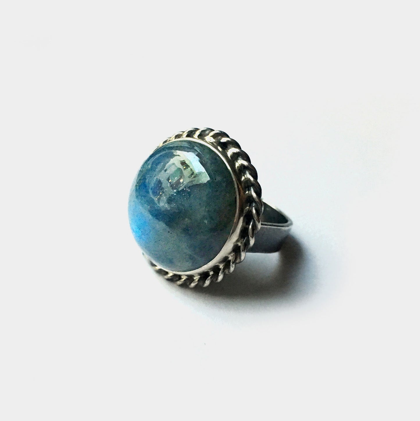 Globe Ring